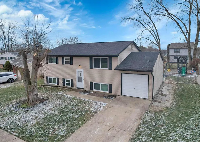 Modern 4br Retreat Fenced Yard Near Easton Holiday home Columbus