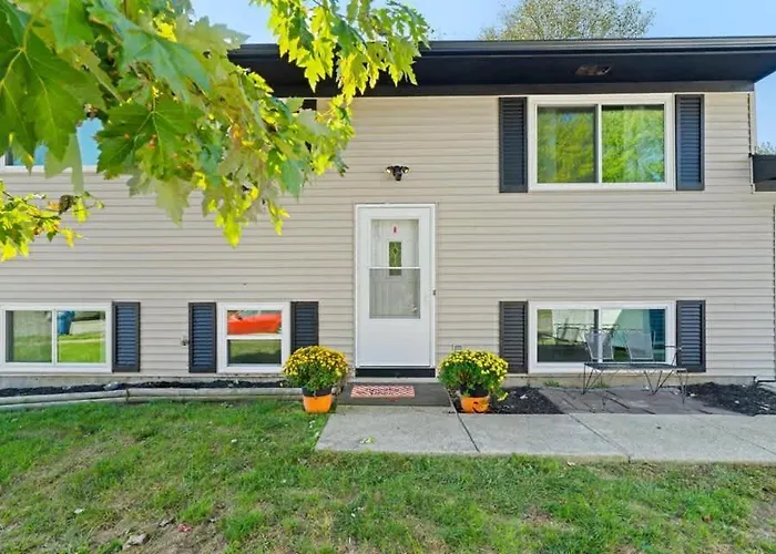 Modern 4br Retreat Fenced Yard Near Easton