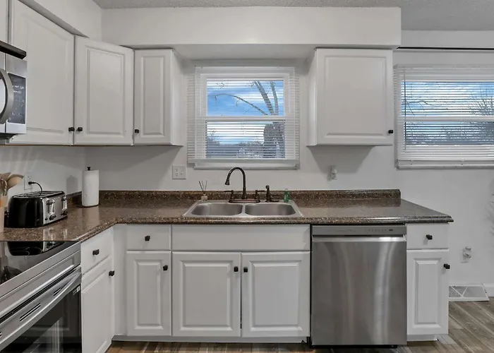Holiday home Modern 4br Retreat Fenced Yard Near Easton