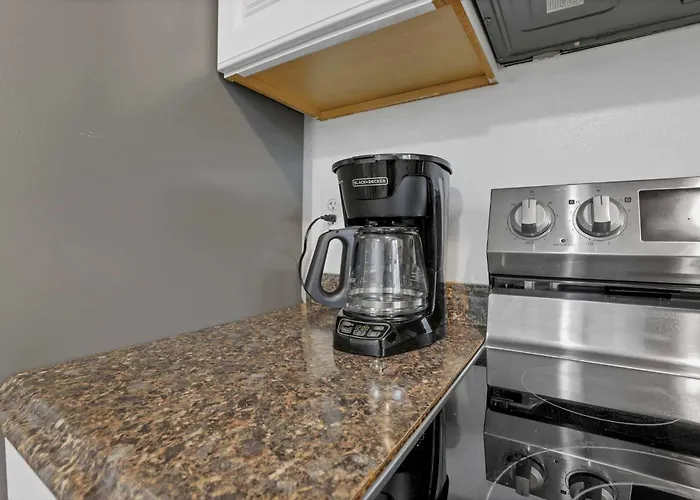 Modern 4br Retreat Fenced Yard Near Easton *