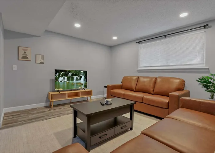 Modern 4br Retreat Fenced Yard Near Easton Holiday home Columbus