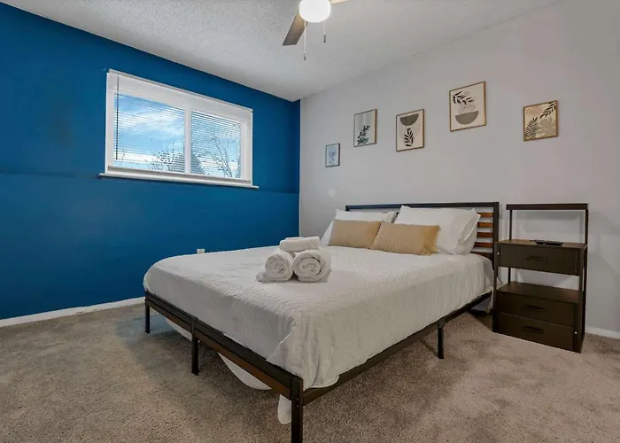 Modern 4br Retreat Fenced Yard Near Easton