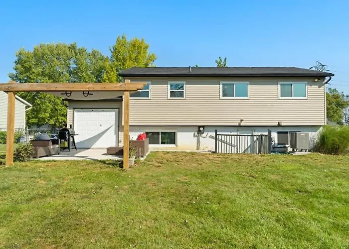 Modern 4br Retreat Fenced Yard Near Easton *