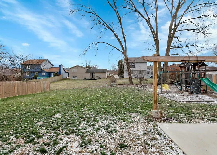 Modern 4br Retreat Fenced Yard Near Easton Holiday home