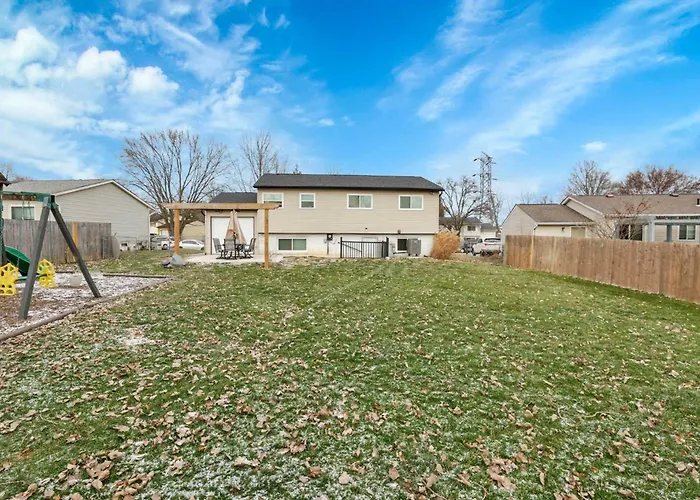 Modern 4br Retreat Fenced Yard Near Easton Holiday home *