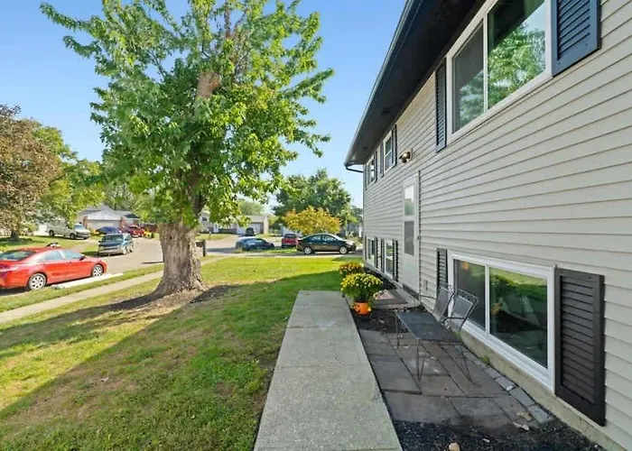 Modern 4br Retreat Fenced Yard Near Easton Holiday home *