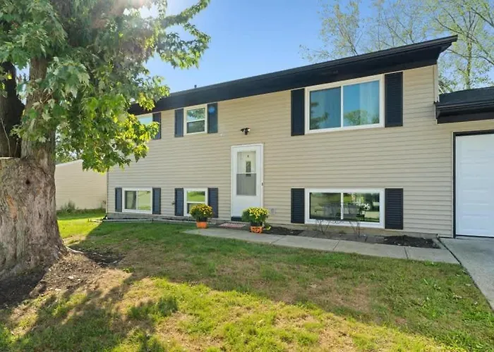 Modern 4br Retreat Fenced Yard Near Easton *